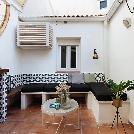 Casa Met Prive Patio Apartment Malaga
