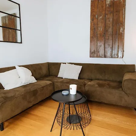 Casa Met Prive Patio Apartment *